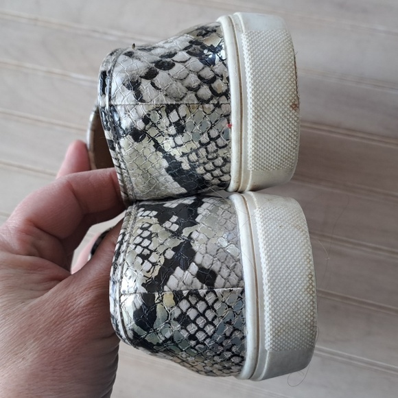 Time and Tru Girl Animal Print Gold Shiny Slip On Sneakers - Picture 4 of 9